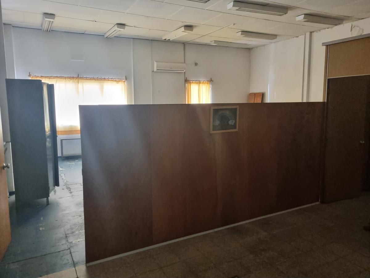 Colonia y Vazquez, edificio entero , 2465 m2 , 6 pisos , ascensores !! · Foto 7