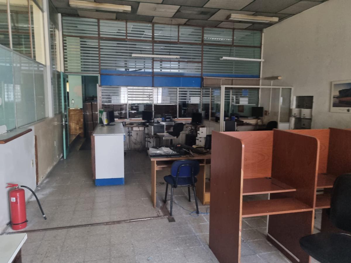 Colonia y Vazquez, edificio entero , 2465 m2 , 6 pisos , ascensores !! · Foto 9