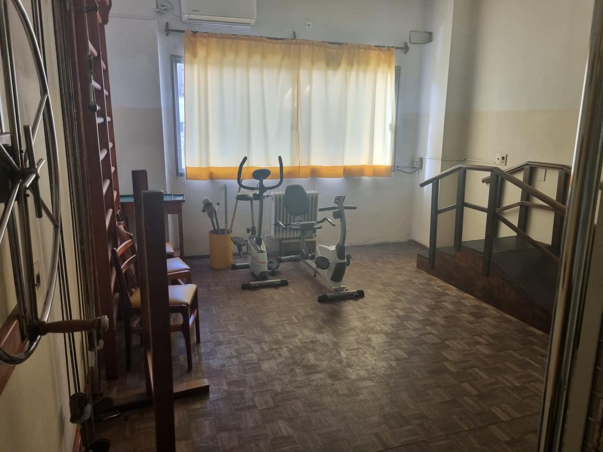 Colonia y Vazquez, edificio entero , 2465 m2 , 6 pisos , ascensores !! · Foto 12