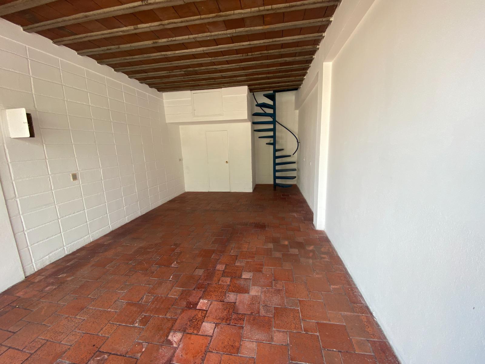 Zelmar Michelini casi Rafael Pérez del Puerto, centro de Maldonado 75m2, 4mts de frente !! · Foto 4