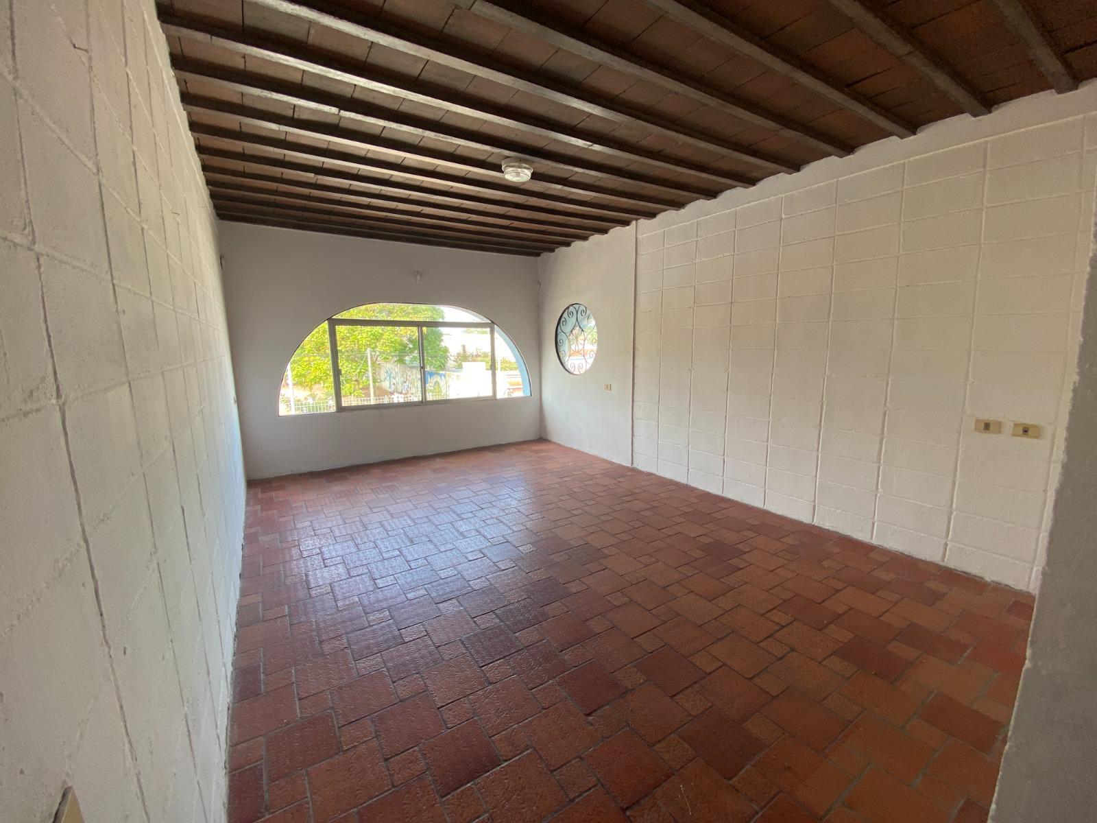 Zelmar Michelini casi Rafael Pérez del Puerto, centro de Maldonado 75m2, 4mts de frente !! · Foto 6