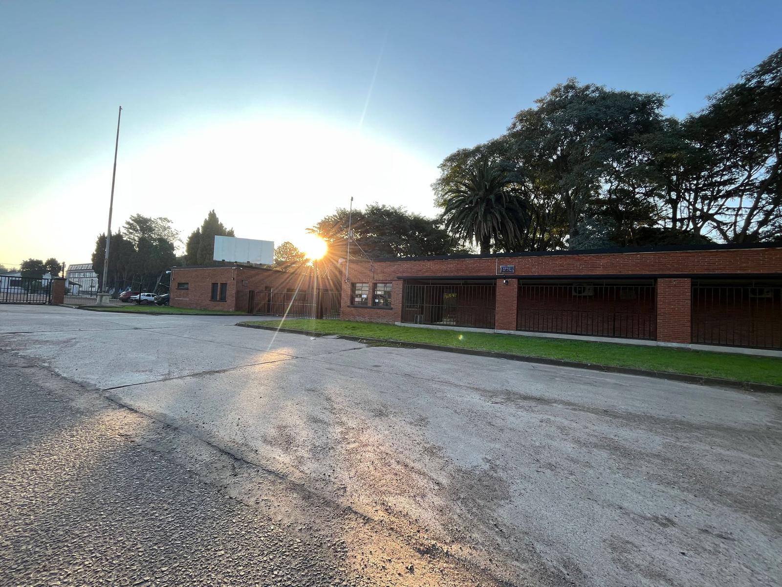 Gran predio logístico próximo a Instrucciones y San Martin, 1100 m2, oficinas, comedor, estacionamiento, vigilancia 24 hs, CCTV   !!! · Foto 2