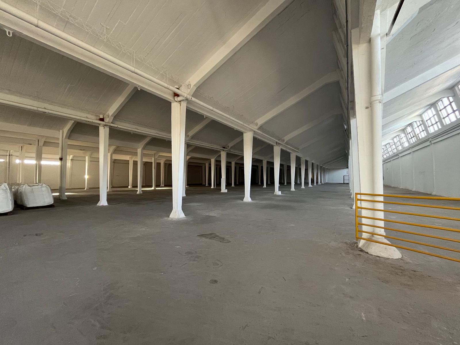 Gran predio logístico próximo a Instrucciones y San Martin, 1100 m2, oficinas, comedor, estacionamiento, vigilancia 24 hs, CCTV   !!! · Foto 6