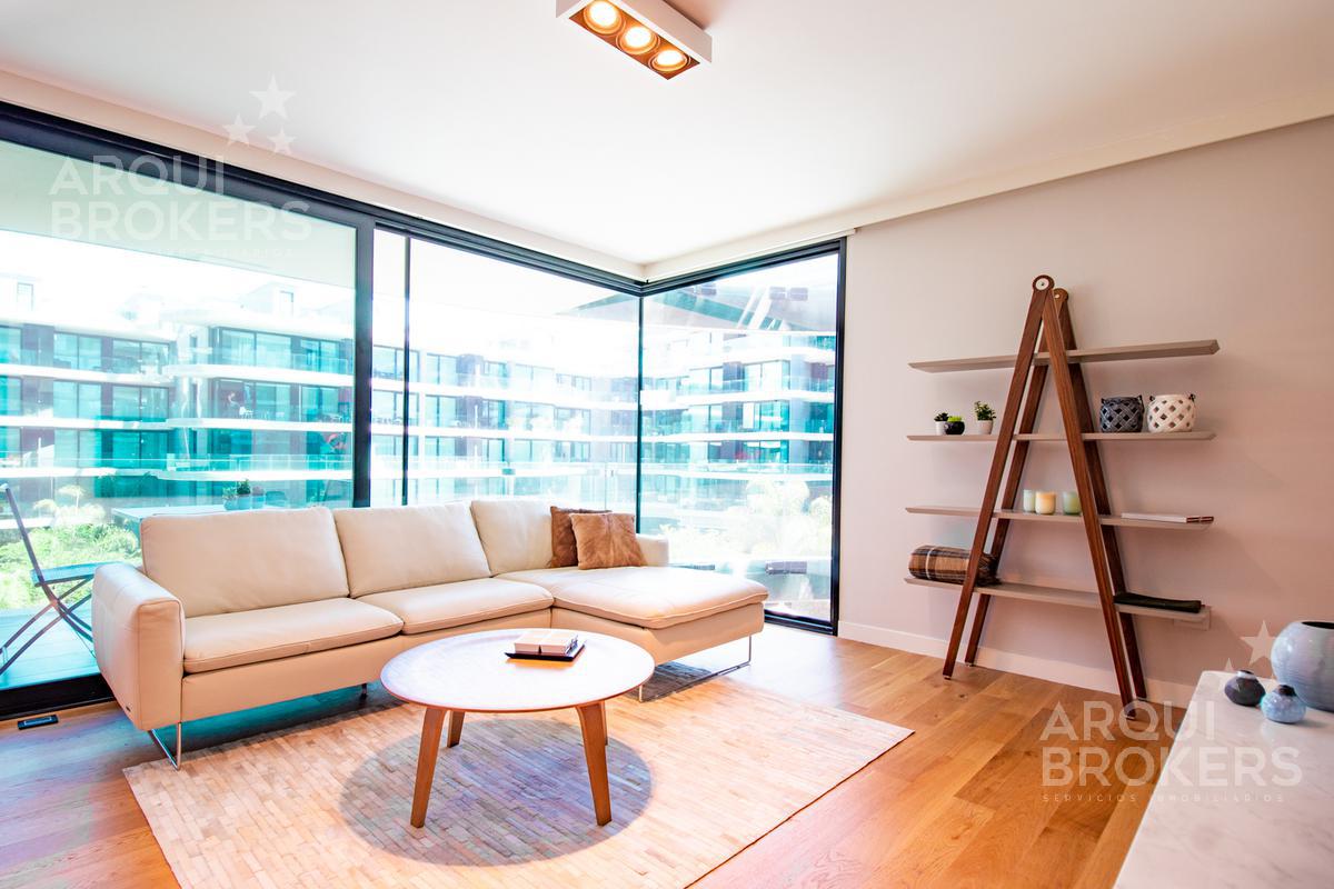Venta  apartamento dos dormitorios en Puerto del Buceo  con garaje equipado