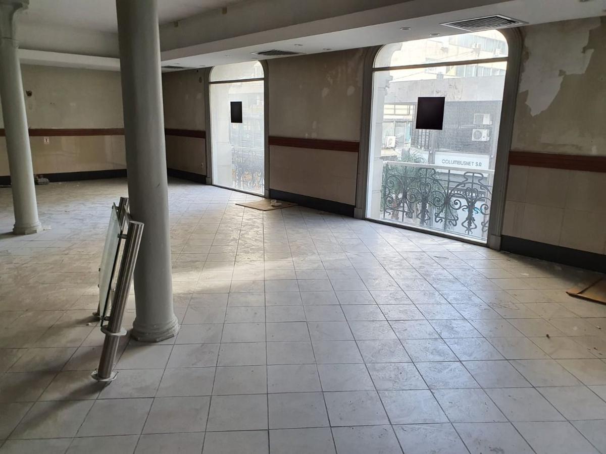 Gran local, Sarandi proximo a Bartolomé Mitre, 180 m2 !! · Foto 3