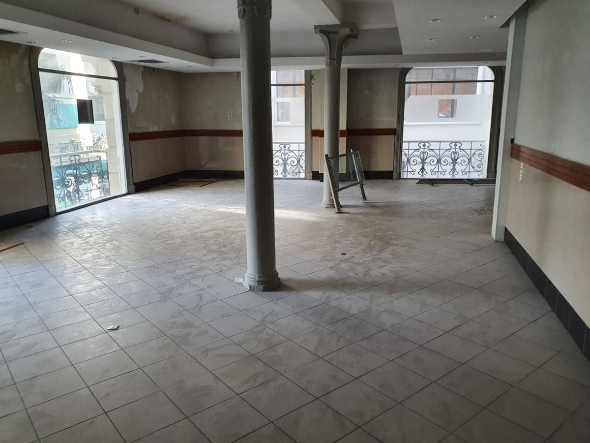 Gran local, Sarandi proximo a Bartolomé Mitre, 180 m2 !! · Foto 5