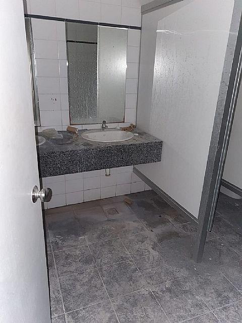 Gran local, Sarandi proximo a Bartolomé Mitre, 180 m2 !! · Foto 6