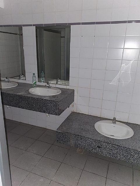 Gran local, Sarandi proximo a Bartolomé Mitre, 180 m2 !! · Foto 7