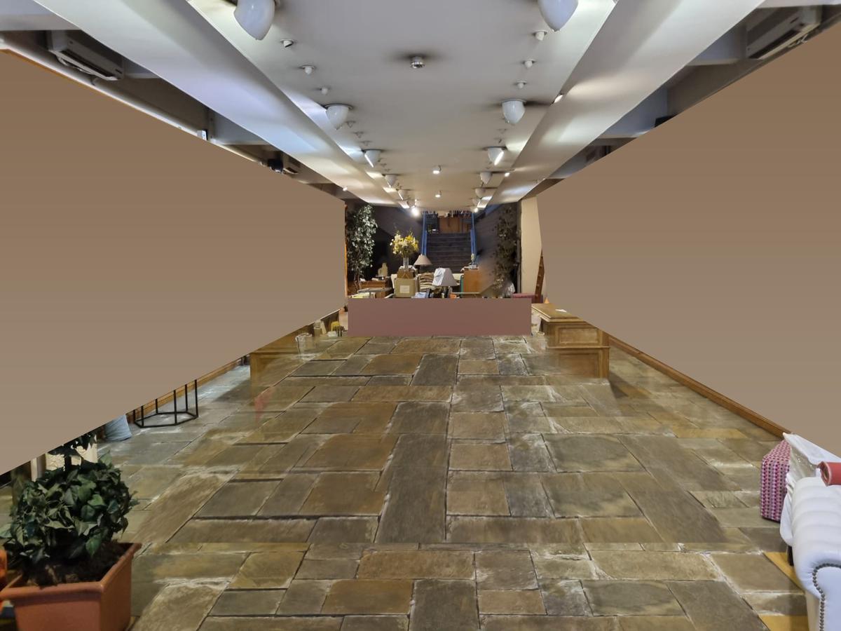 Edificio Comercial -Edificio, subsuelo   3 pisos,ascensor, 603 m2 edificados, a pasos de 18 de julio !!