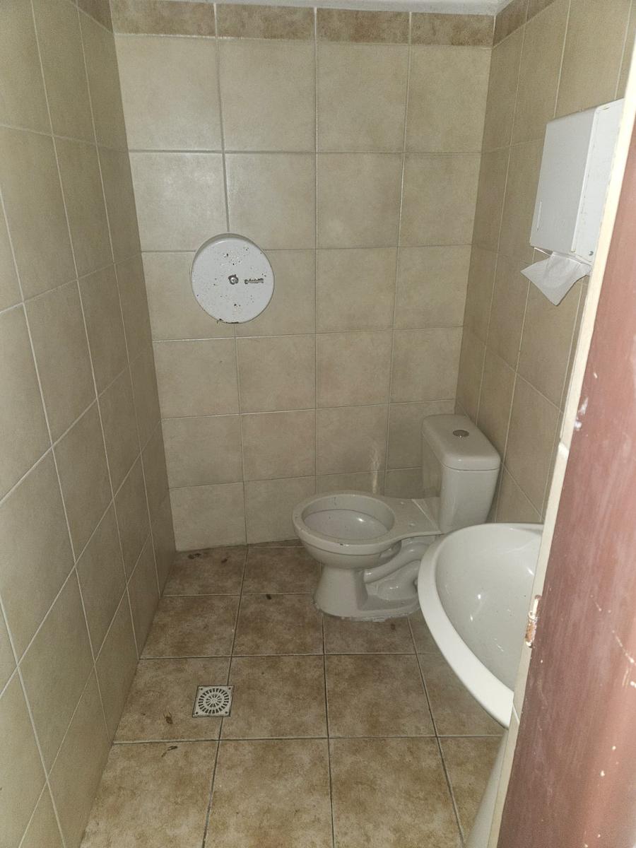 Treinta y Tres casi peatonal Sarandi , 228 m2 , 8 mts de frente, apto gastronomía !! · Foto 5