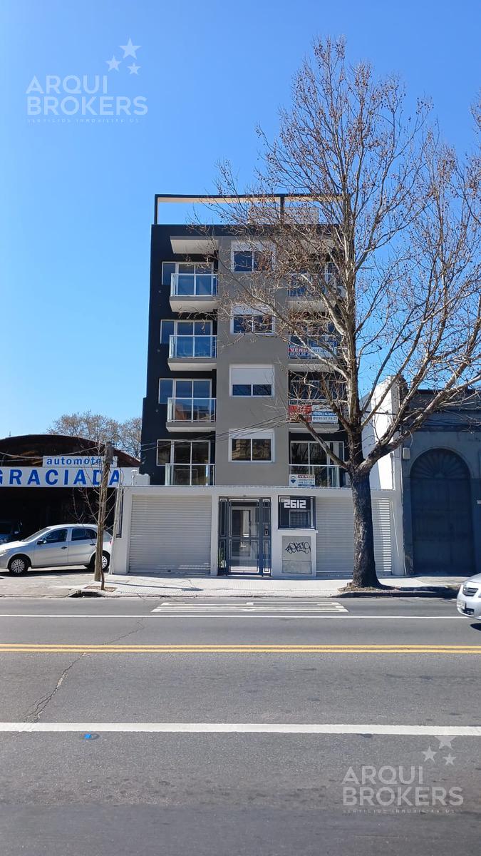 Apartamento monoambiente en venta con garaje incluído en Aguada