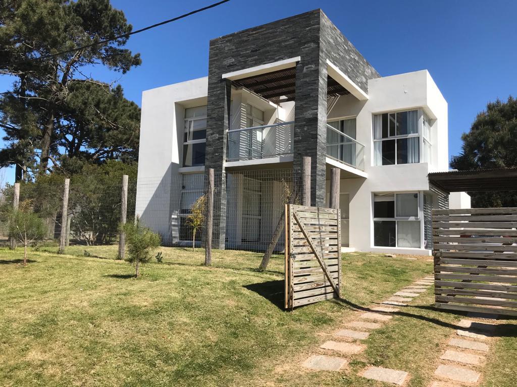 Punta del Este Casa en Alquiler Leticia