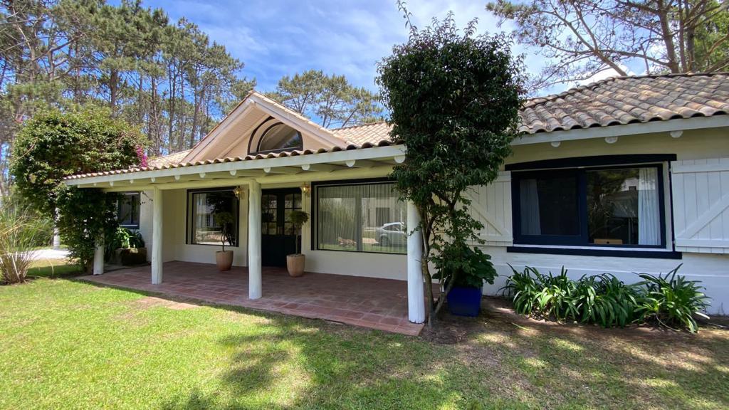 Casa en alquiler en Laguna Blanca - TM5946