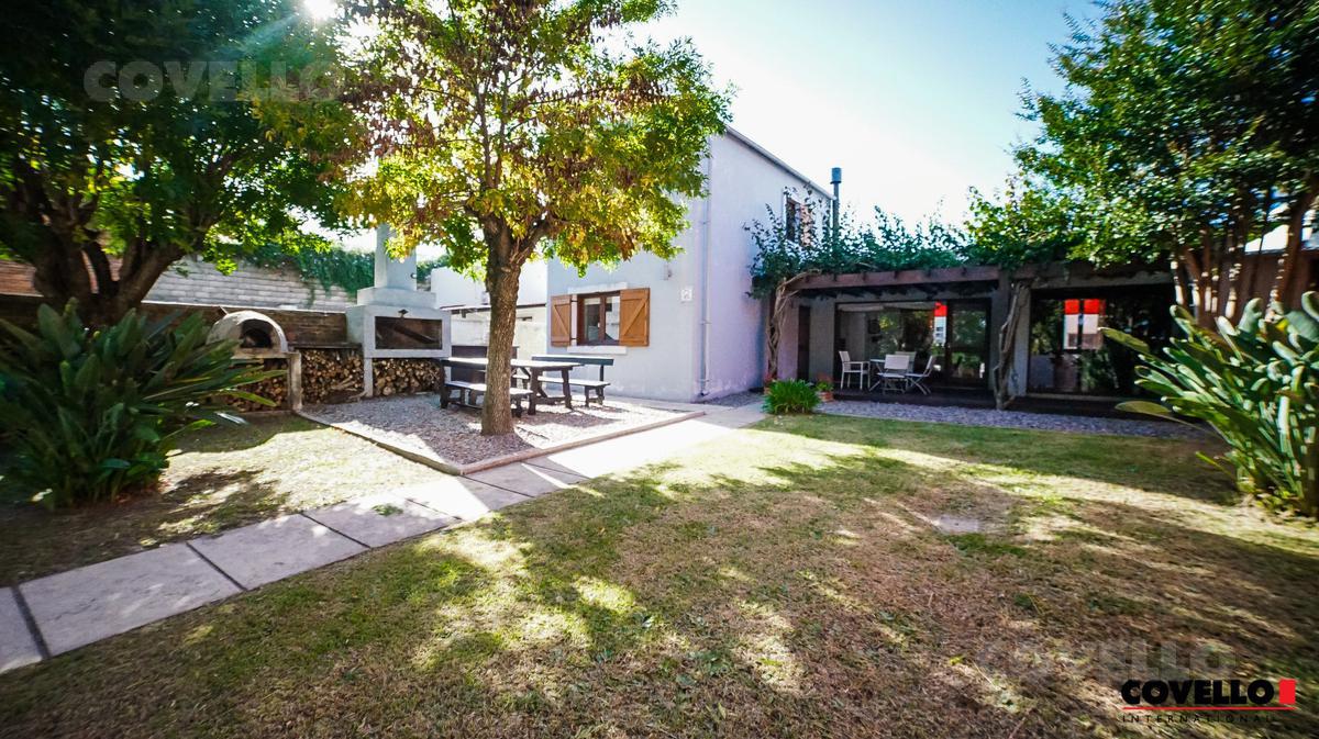 Apartamento ubicado sobre la rambla de la ciudad de Carmelo, hermoso parque y vista al río