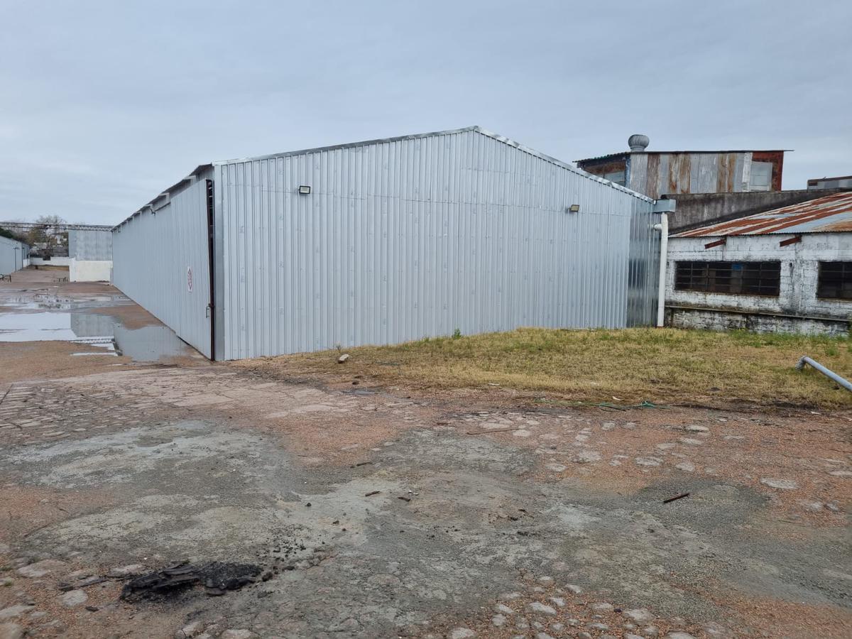 Depósito - Centro Logístico, ruta 67 próximo ruta 5,Las Piedras, 1250 m2 , altura 7 mts, nuevo , vig 24 hs !! · Foto 5
