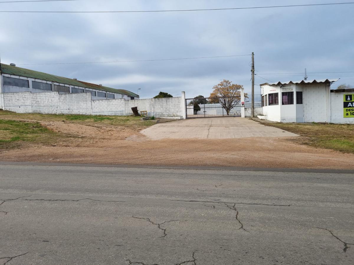 Depósito - Centro Logístico, ruta 67 próximo ruta 5,Las Piedras, 1250 m2 , altura 7 mts, nuevo , vig 24 hs !! · Foto 10