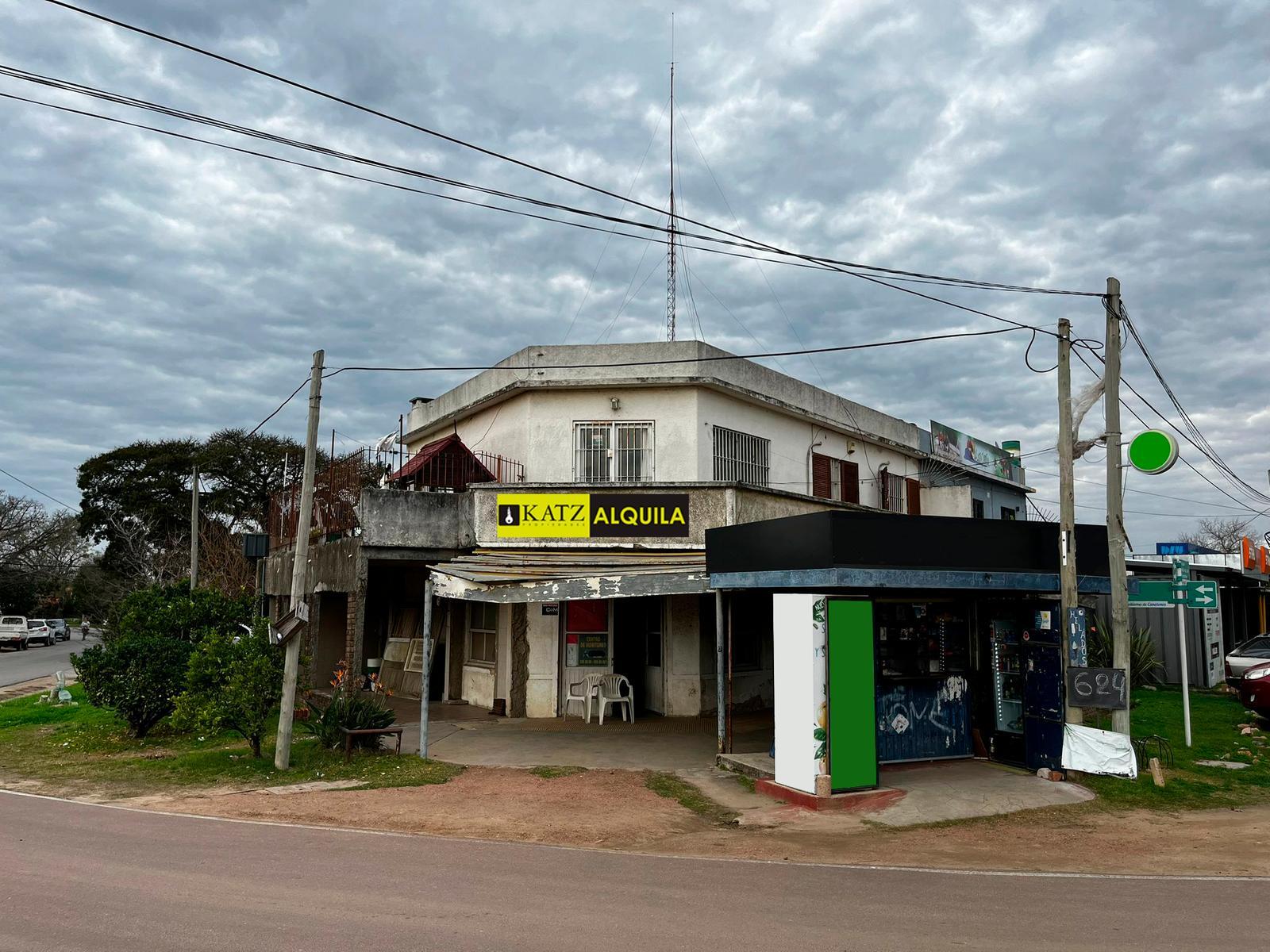 Giannattasio acera sur prox Costa Urbana , 25 mts de frente, local esquina 100 m2 !!