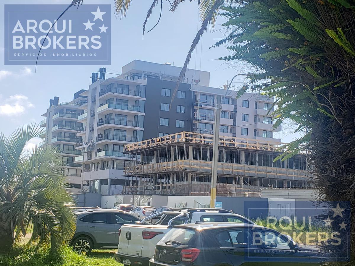 Apartamento de dos dormitorios en venta en  Parque Carrasco