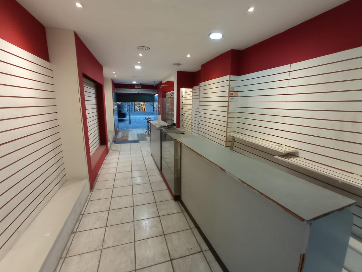 18 De Julio Y Cuareim, 3,5 mts de frente , 170 m2 !! · Foto 3