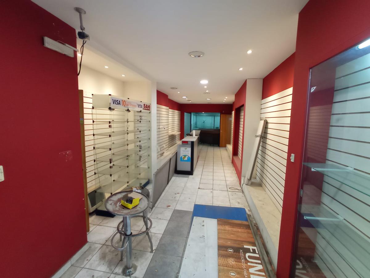 18 De Julio Y Cuareim, 3,5 mts de frente , 170 m2 !! · Foto 5