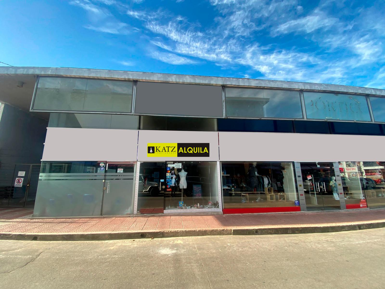 Ituzaingo y Sarandi, 60 m2 , 4 mts de frente, doble altura, nuevo !! · Foto 2