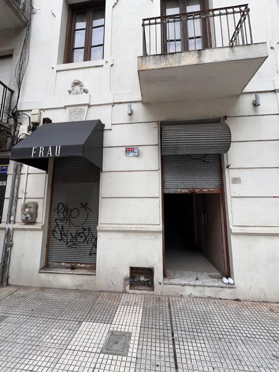 Alzaibar y Peatonal Sarandi, 80 m2, 5 mts de frente , reciclado !!
