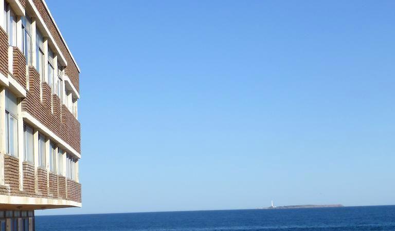 Playa Brava sobre Rambla a metros del mar. Apartamento 1 dormitorio, capacidad para 4 personas.