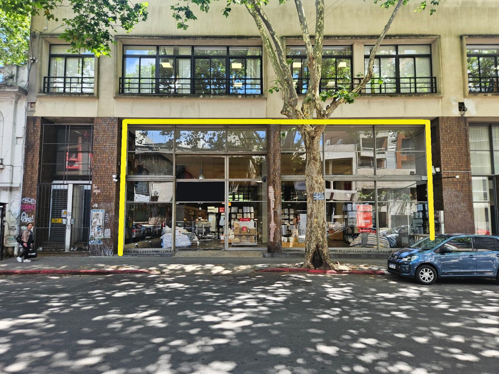 Centro sur, proximo 18 , 14 mts de frente, 530 m2 , planta llana con doble altura , posibilidad de parking !!