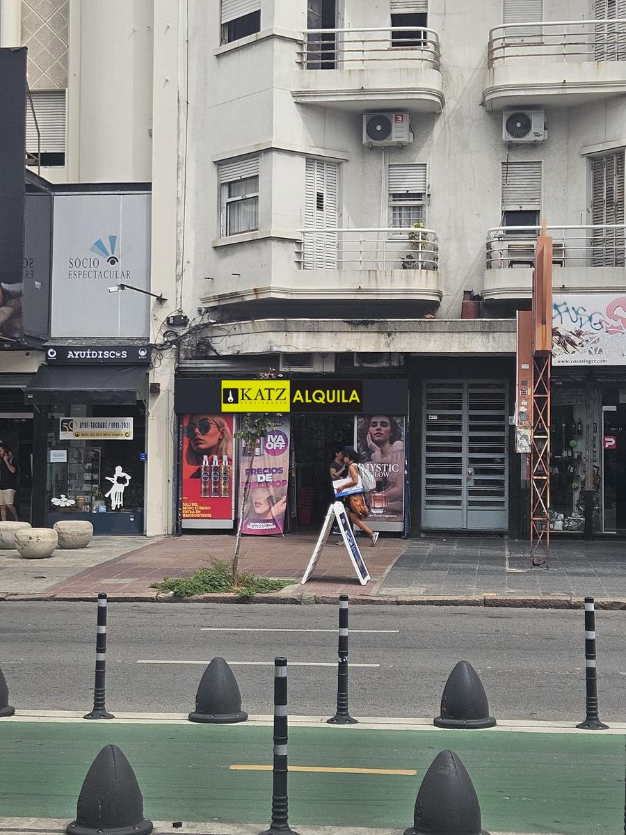 18 de julio y Roxlo, 236 m2 , 4,2 mts de frente, excelente estado !! · Foto 2