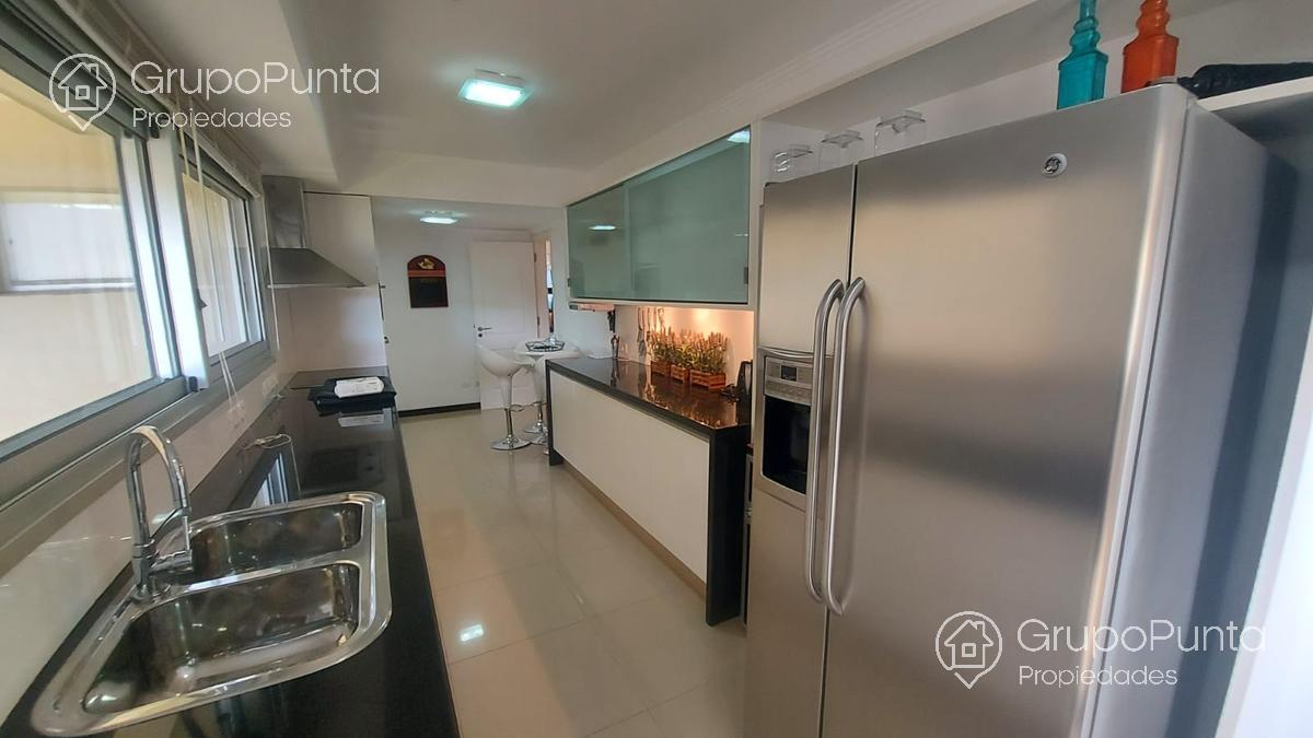 Departamento Torre Lobos En Venta Y Alquiler Con Vista Al Mar En Playa Brava Punta Del Este. · Foto 10