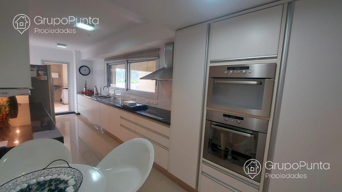 Departamento Torre Lobos En Venta Y Alquiler Con Vista Al Mar En Playa Brava Punta Del Este. · Foto 11