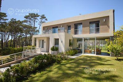 Exclusiva casa en Barrio Privado - Rincón del Indio Venta/ Alquiler PROP1417 · Foto 2