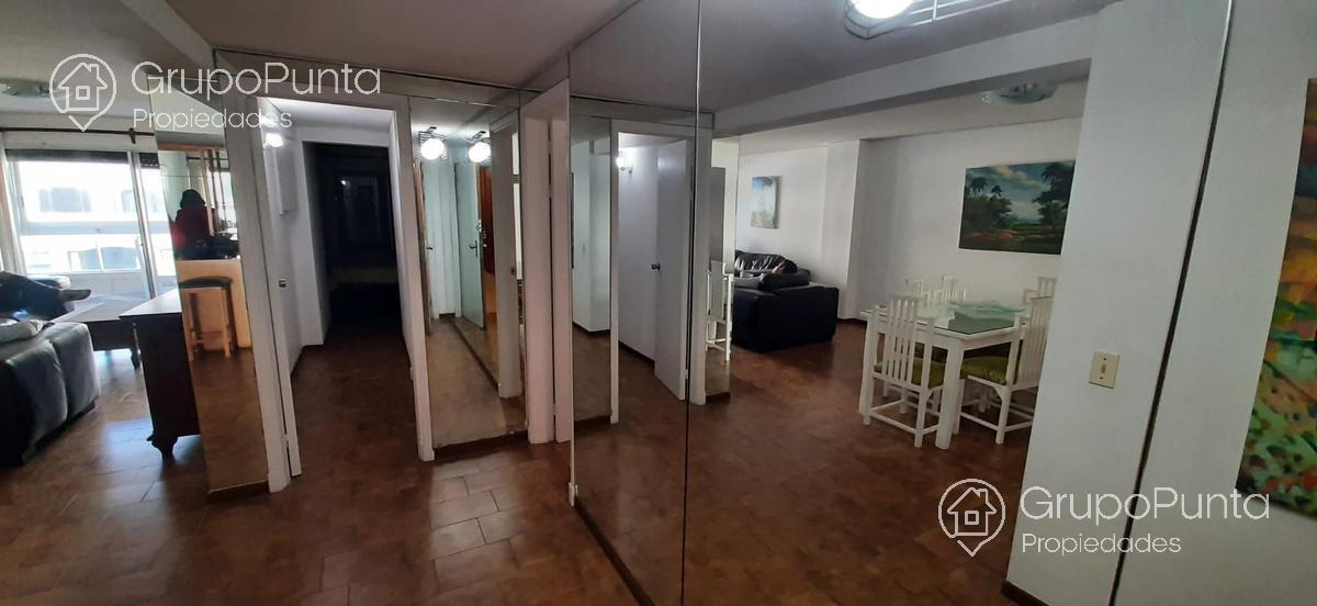 Apartamento en alquiler  Playa Mansa - Edificio en primera en línea · Foto 2