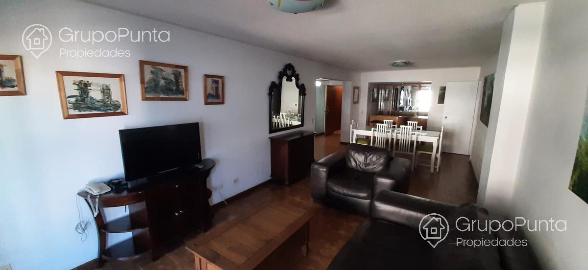 Apartamento en alquiler  Playa Mansa - Edificio en primera en línea · Foto 4