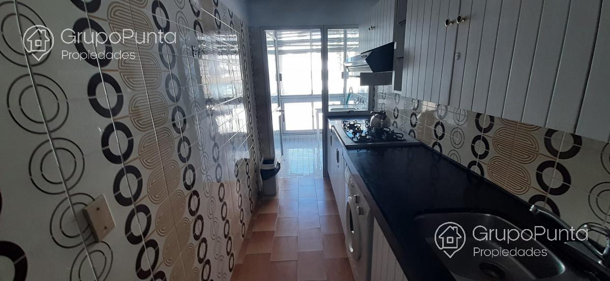Apartamento en alquiler  Playa Mansa - Edificio en primera en línea · Foto 6