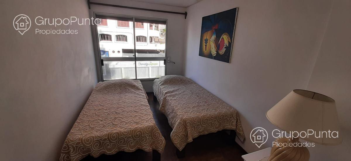 Apartamento en alquiler  Playa Mansa - Edificio en primera en línea · Foto 9