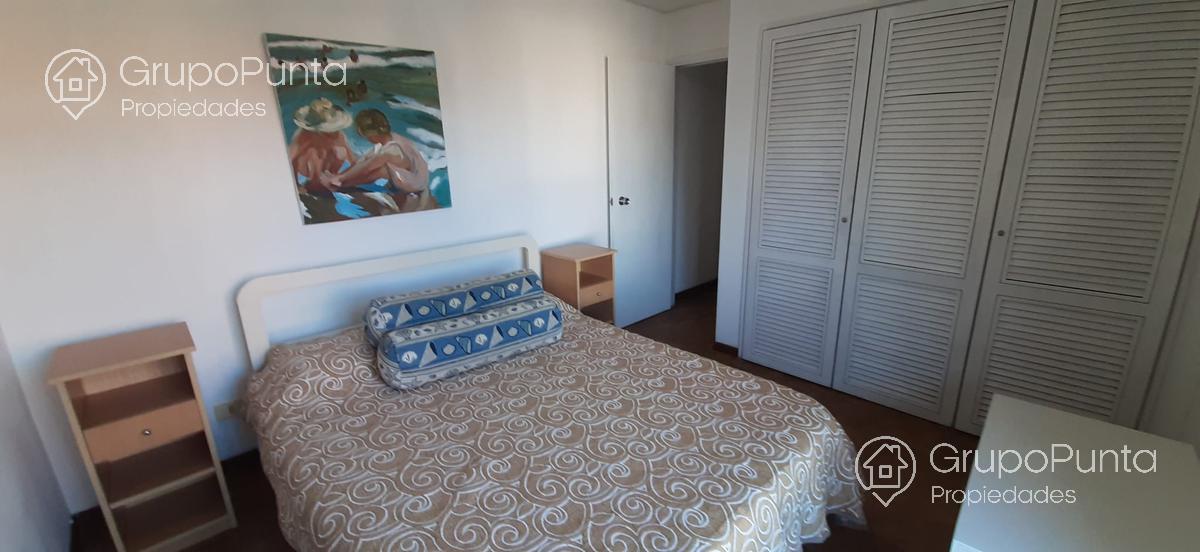 Apartamento en alquiler  Playa Mansa - Edificio en primera en línea · Foto 10
