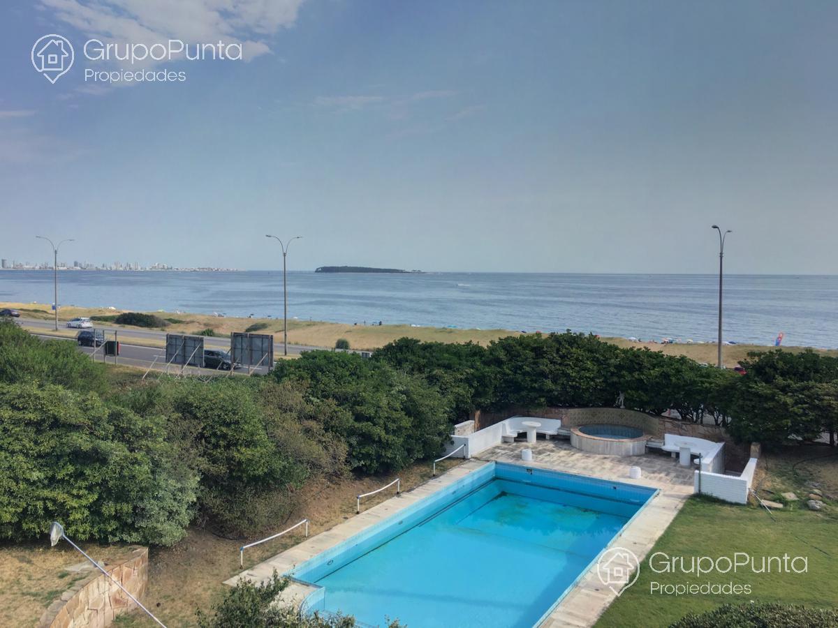 Residencia con piscina frente al mar en alquiler- en venta - Playa Mansa · Foto 3