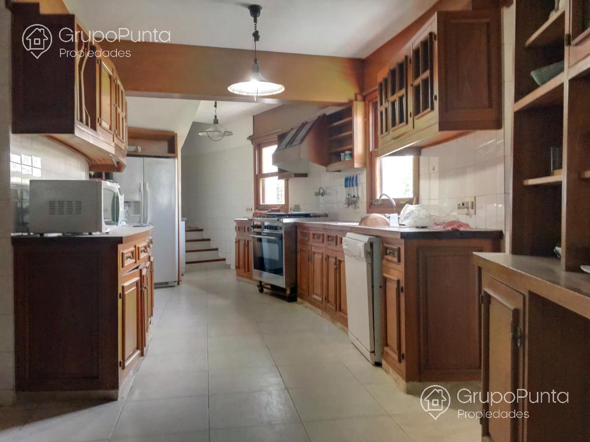Residencia con piscina frente al mar en alquiler- en venta - Playa Mansa · Foto 8