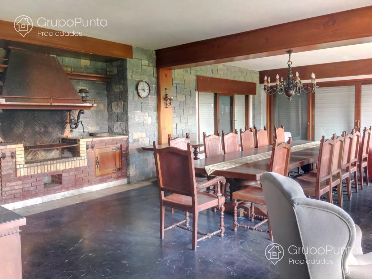 Residencia con piscina frente al mar en alquiler- en venta - Playa Mansa · Foto 9
