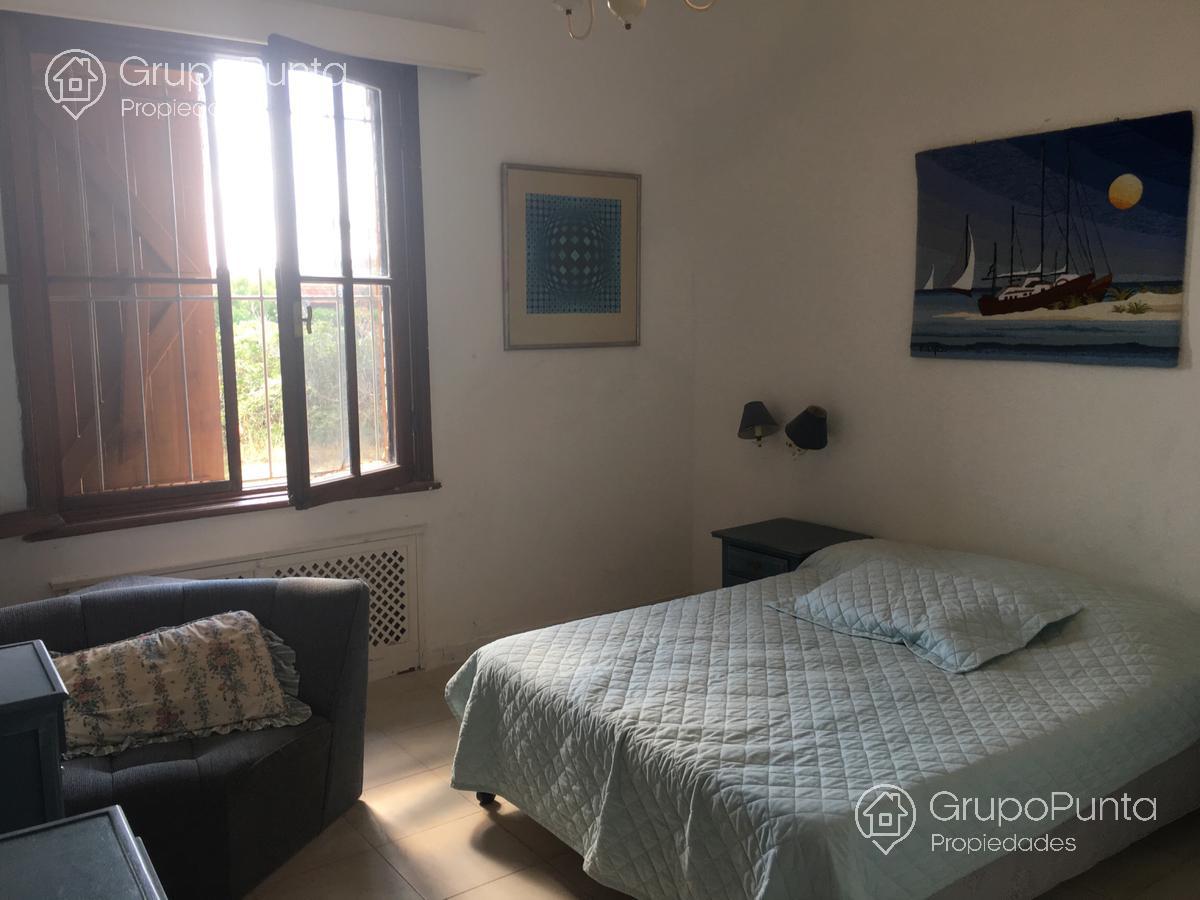 Residencia con piscina frente al mar en alquiler- en venta - Playa Mansa · Foto 10