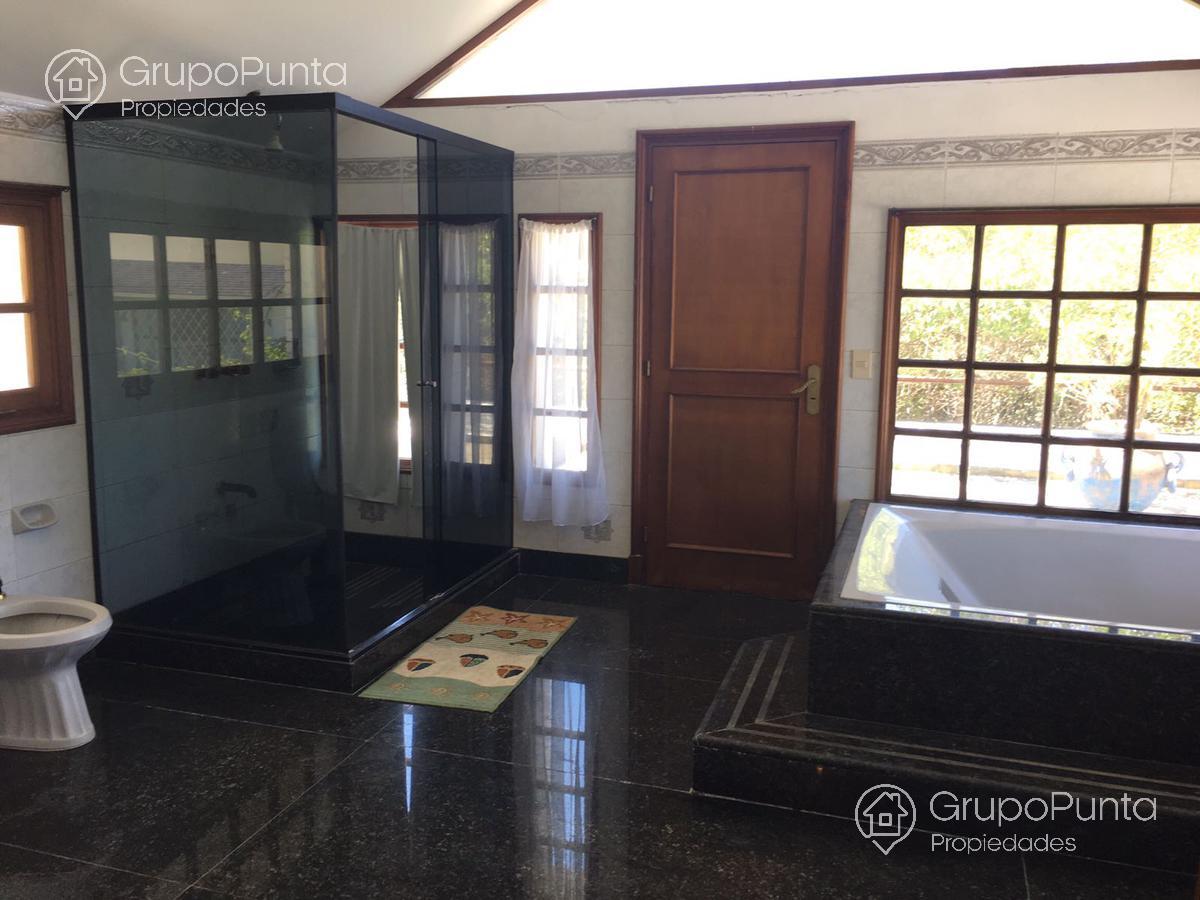 Residencia con piscina frente al mar en alquiler- en venta - Playa Mansa · Foto 11