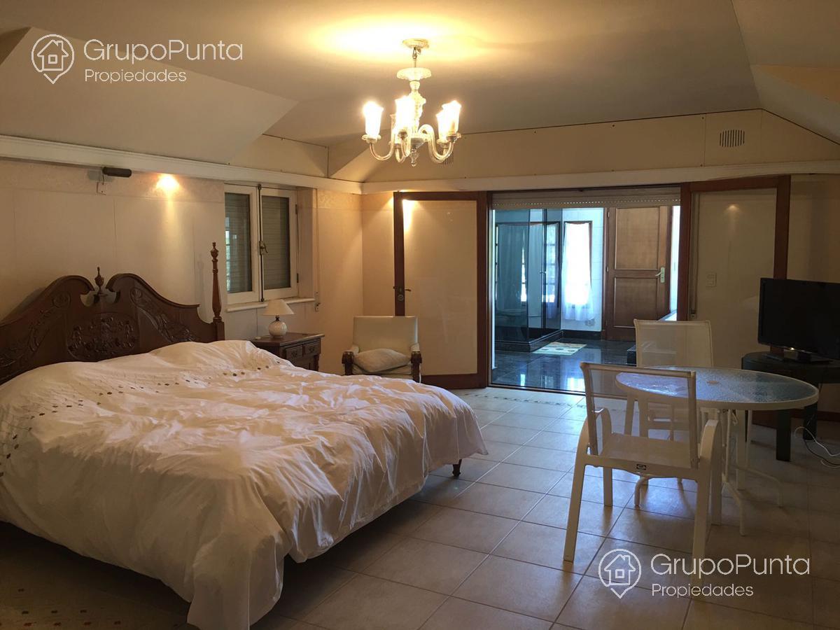 Residencia con piscina frente al mar en alquiler- en venta - Playa Mansa · Foto 12
