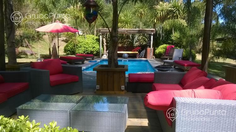 Casa grande de 7 dormitorios con piscina  en alquiler -venta en  Punta Ballena - Club del Lago. · Foto 3