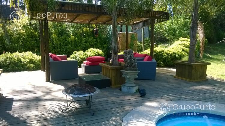 Casa grande de 7 dormitorios con piscina  en alquiler -venta en  Punta Ballena - Club del Lago. · Foto 6