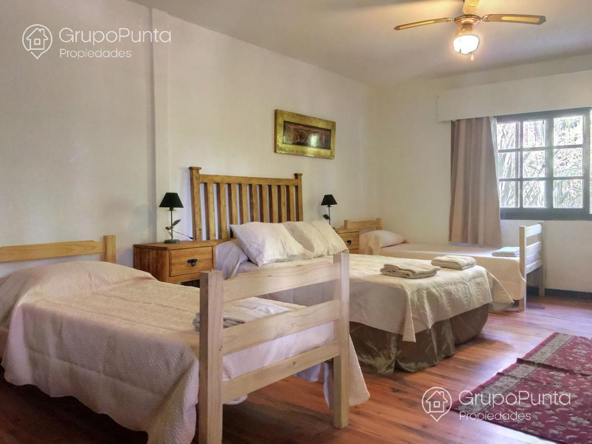 Casa grande de 7 dormitorios con piscina  en alquiler -venta en  Punta Ballena - Club del Lago. · Foto 10