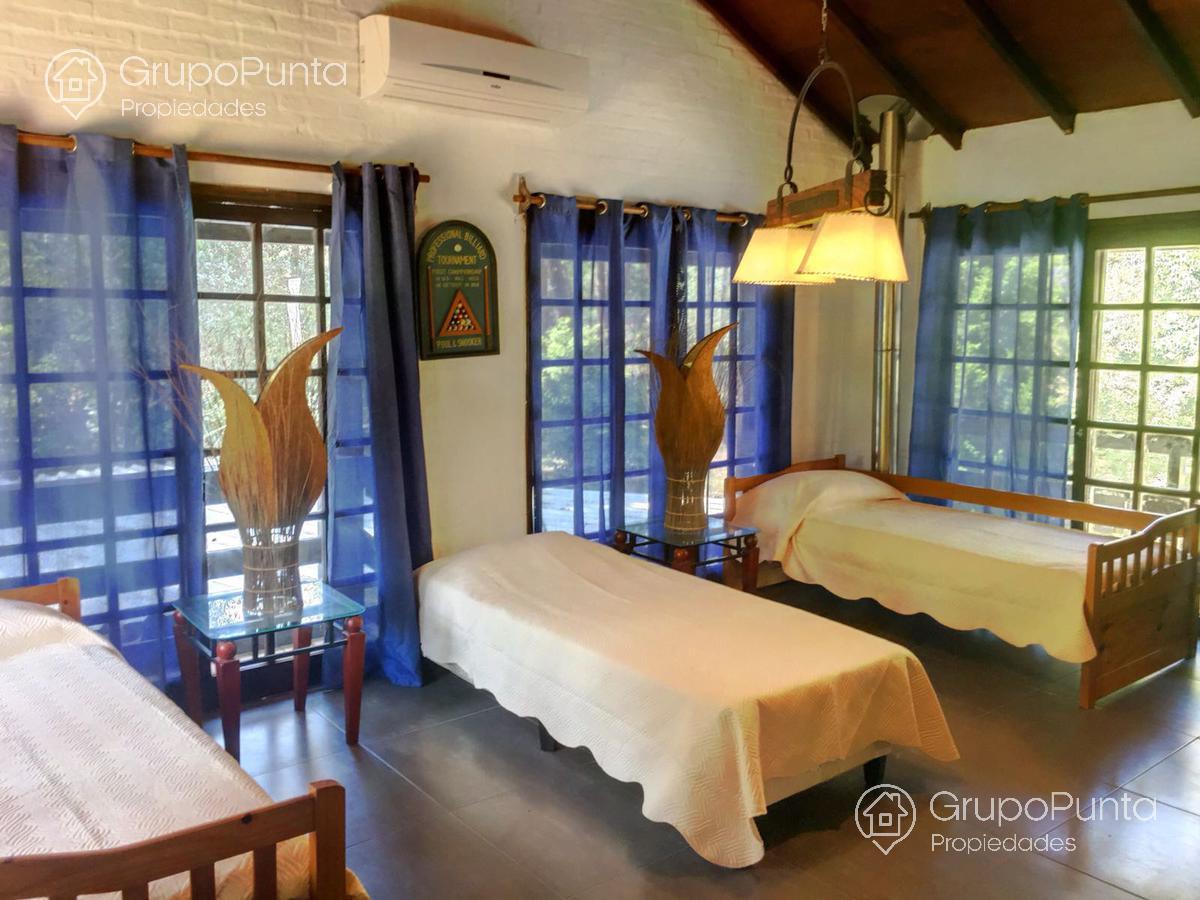 Casa grande de 7 dormitorios con piscina  en alquiler -venta en  Punta Ballena - Club del Lago. · Foto 11