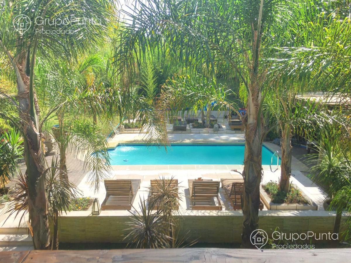 Casa grande de 7 dormitorios con piscina  en alquiler -venta en  Punta Ballena - Club del Lago. · Foto 12