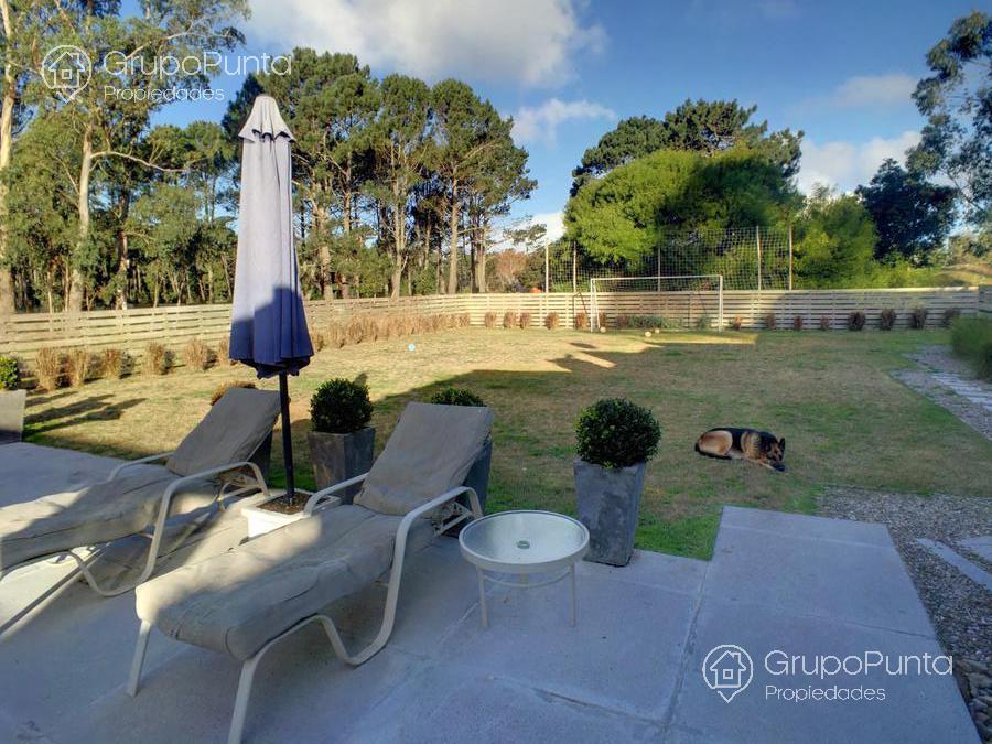 Casa moderna  en  venta y en alquiler en  Parque Burnett , Pinares · Foto 2