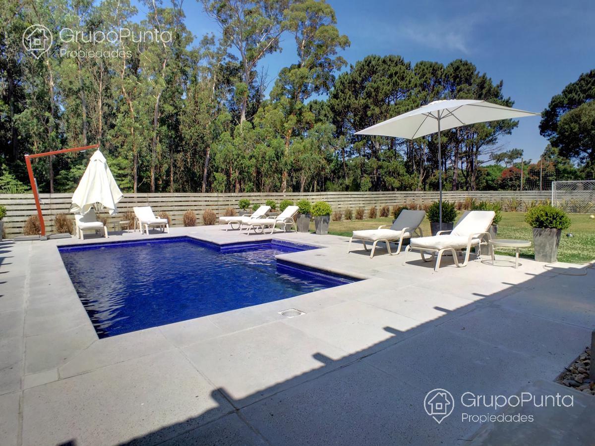 Casa moderna  en  venta y en alquiler en  Parque Burnett , Pinares · Foto 3